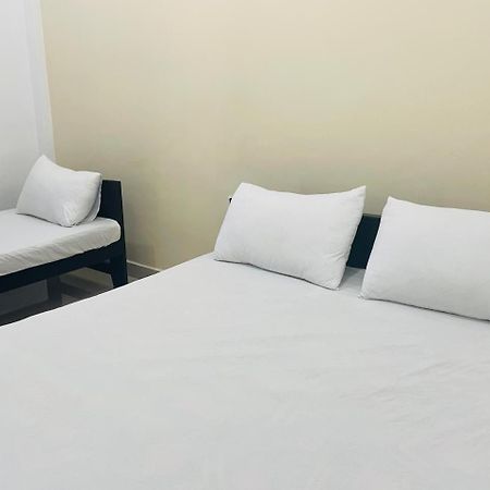 Natraj Guest House Тринкомали Экстерьер фото