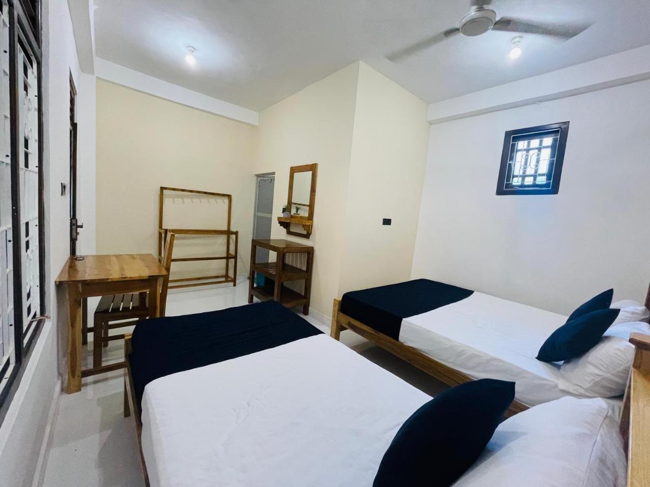 Natraj Guest House Тринкомали Экстерьер фото