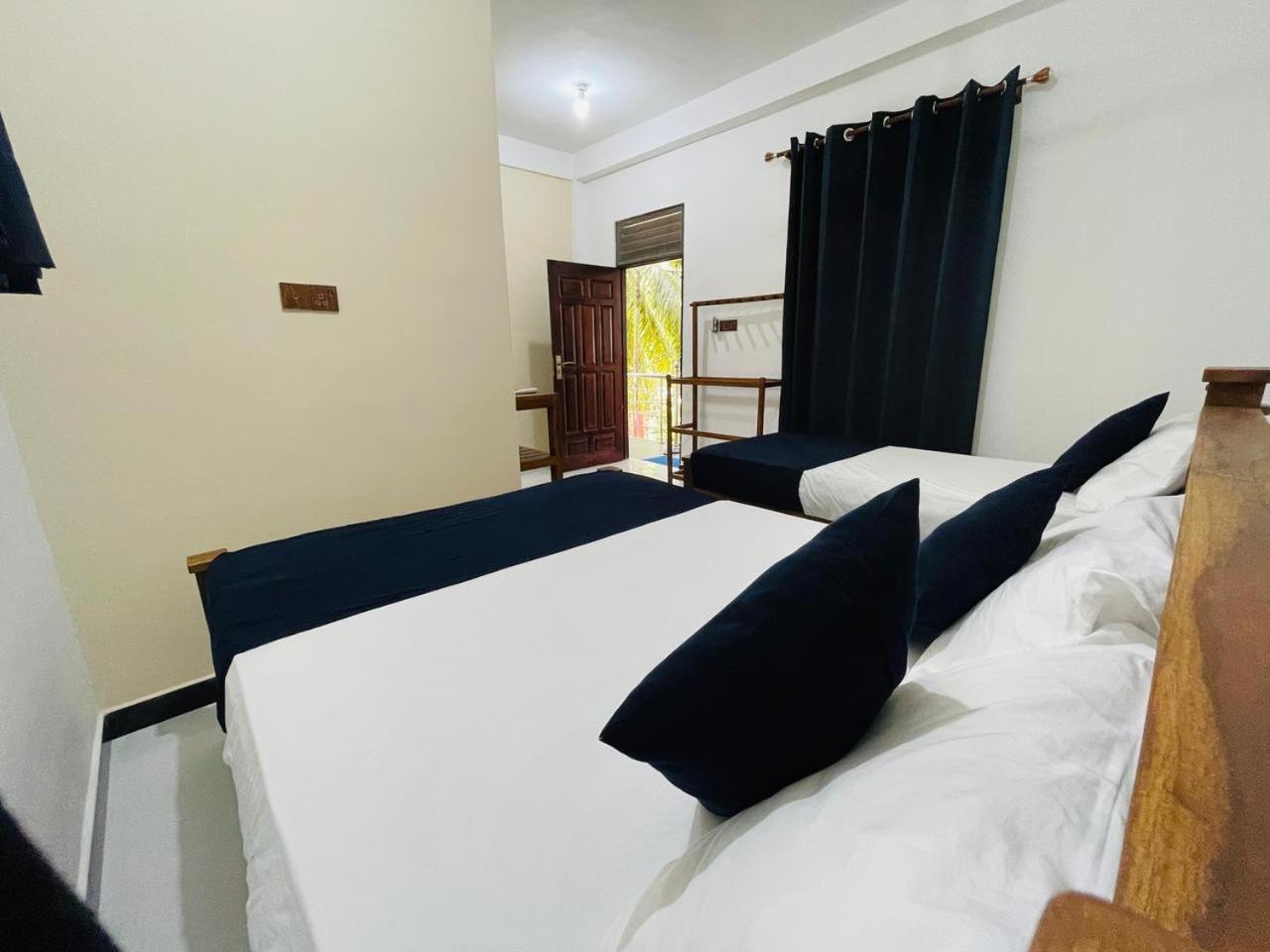 Natraj Guest House Тринкомали Экстерьер фото